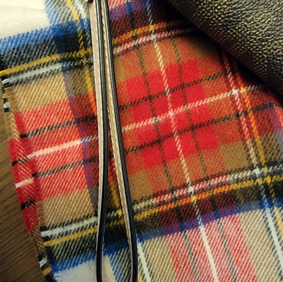 Michael Kors Wallet - Picture 5 of 9